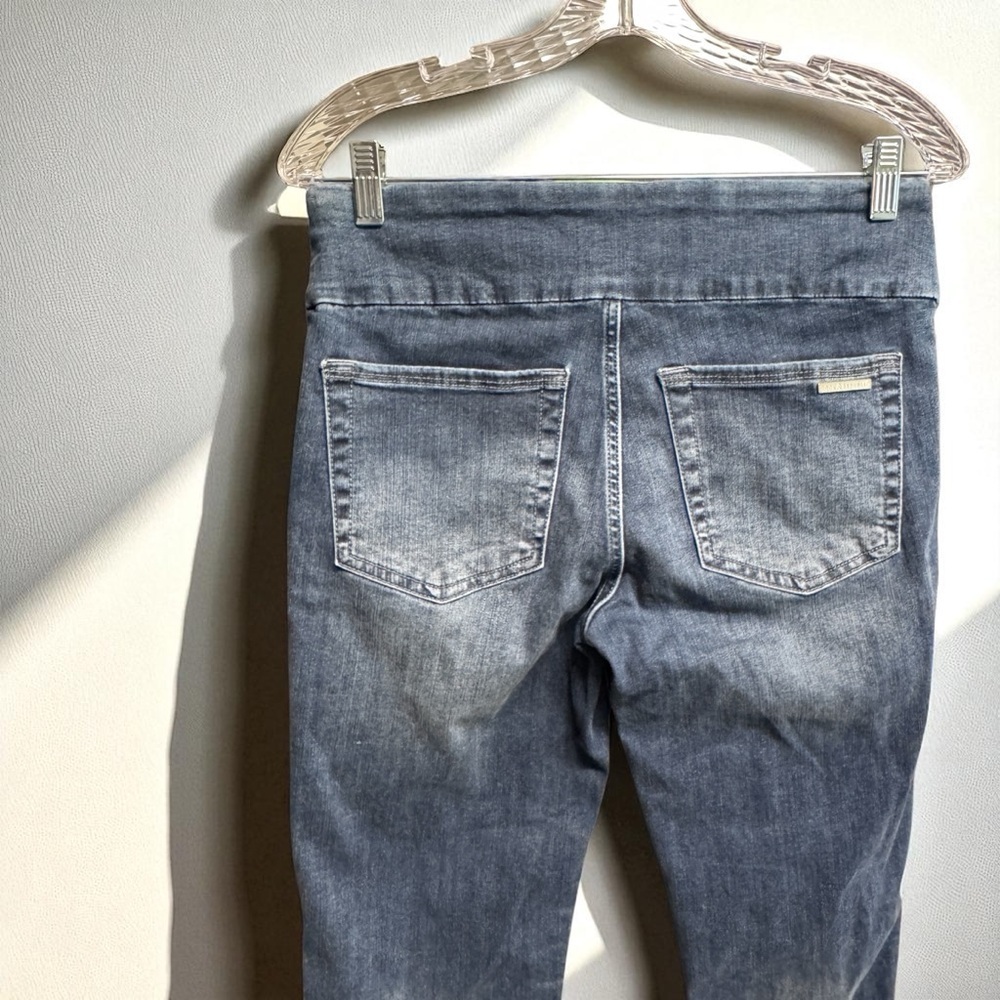 Feverish Fashion: Rock Your Style in Distressed Rock & Republic Jeans! Size 10M - Picture 10 of 16